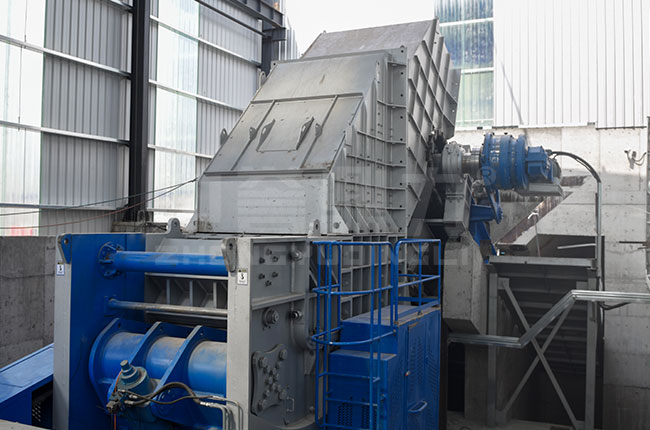 時產3000噸臥式旋回破使用現(xiàn)場