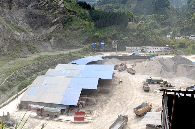 �Ĵ���(l��)ɽ�����T(m��n)Ϫ�V�I(y��)�r(sh��)�a(ch��n)400��ʯ�����a(ch��n)��(xi��n)