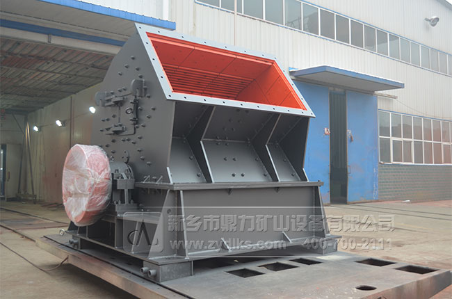 煤矸石錘式粉碎機(jī)側(cè)面圖 煤矸石錘式粉碎機(jī)側(cè)面圖