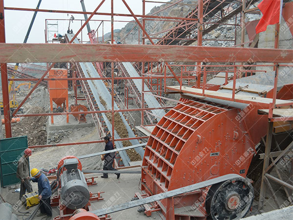 時產(chǎn)300噸的碎石機