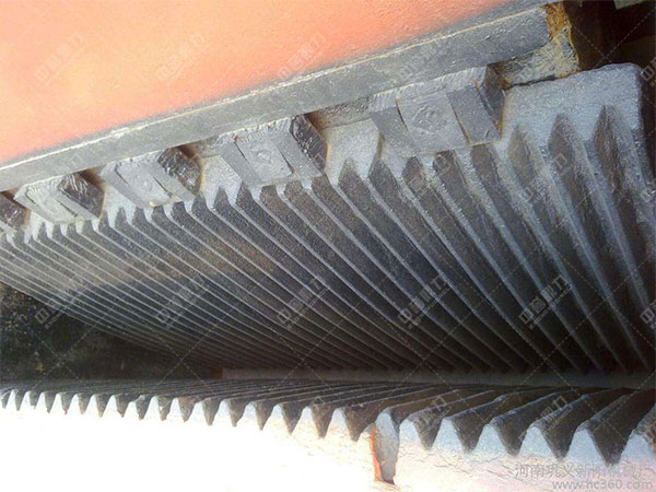 顎式破碎機動鄂